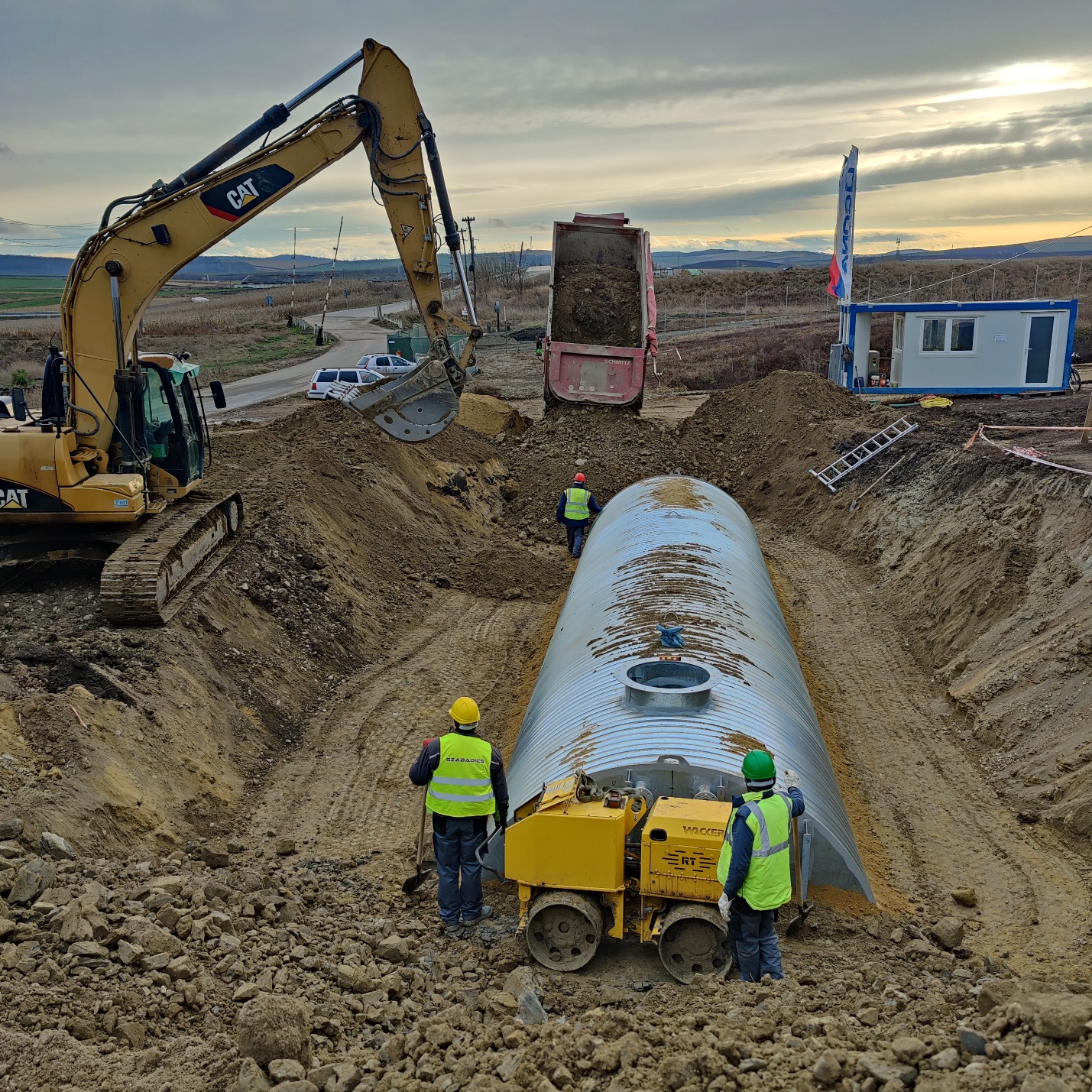 Excavație bazin PSI 320mc zona Chinteni Cluj — lucrări de excavație și umplutură compactată